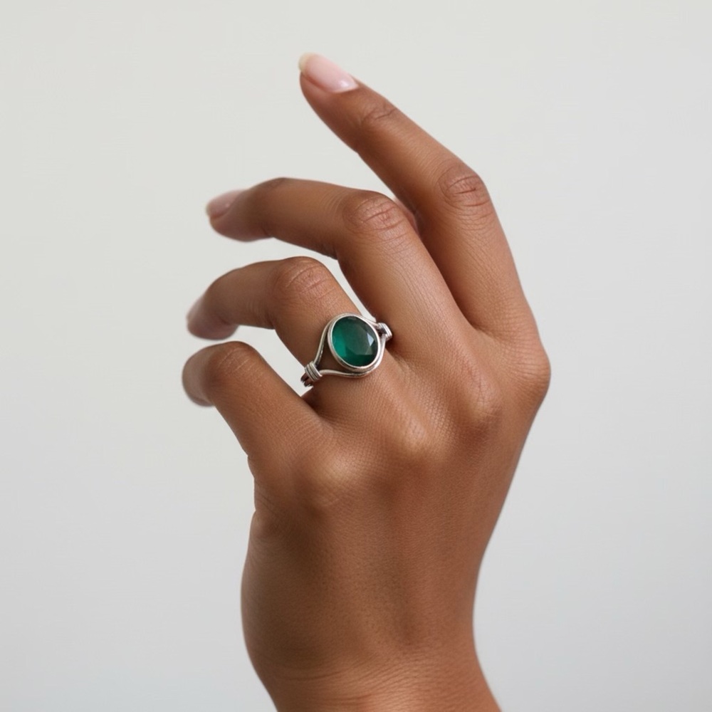 Facited Emerald & Steeling Silver 8.5 Ring
